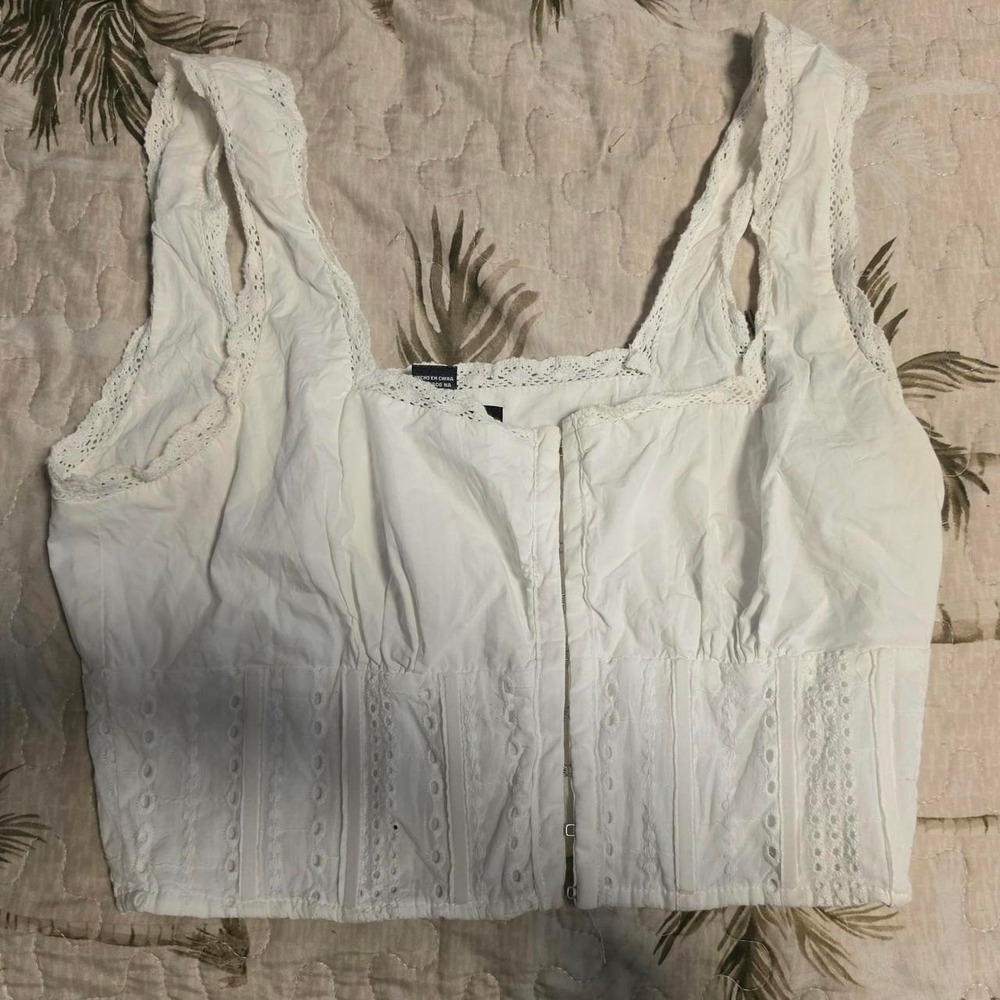 Forever 21 White Lace Crop Top Eyelet Embroidery Hook Front Tank Small